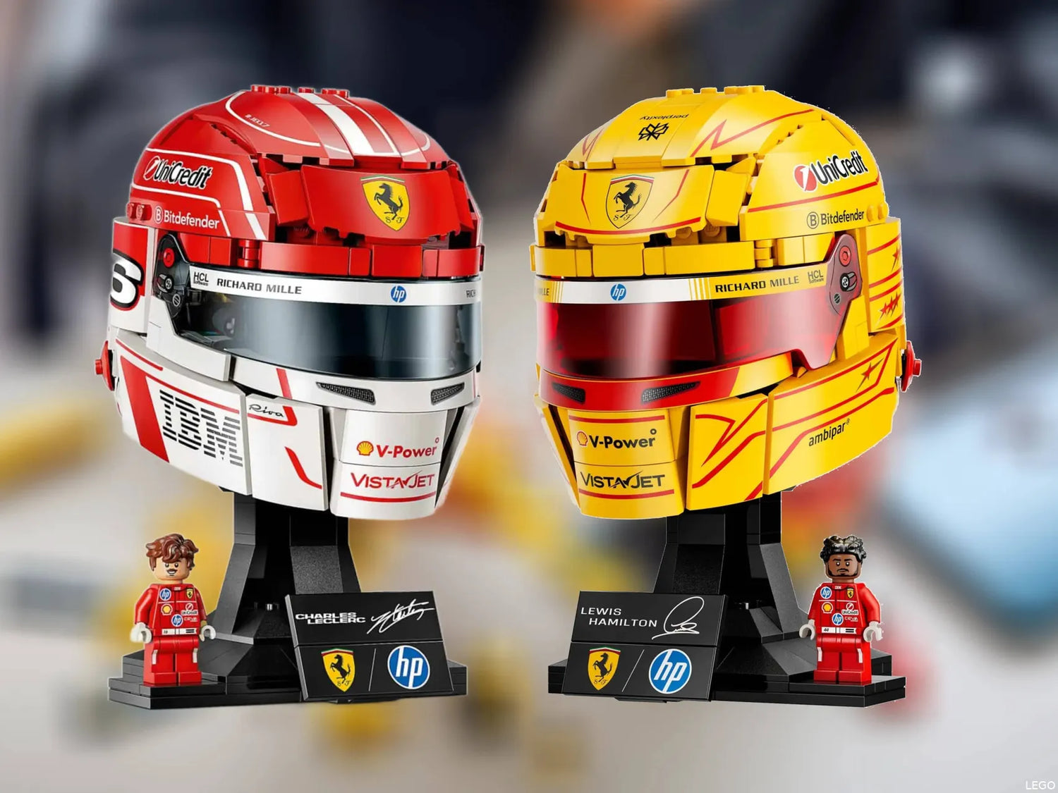 Nieuwe LEGO helmen van Ferrari: Leclerc en Hamilton binnenkort als displaymodel