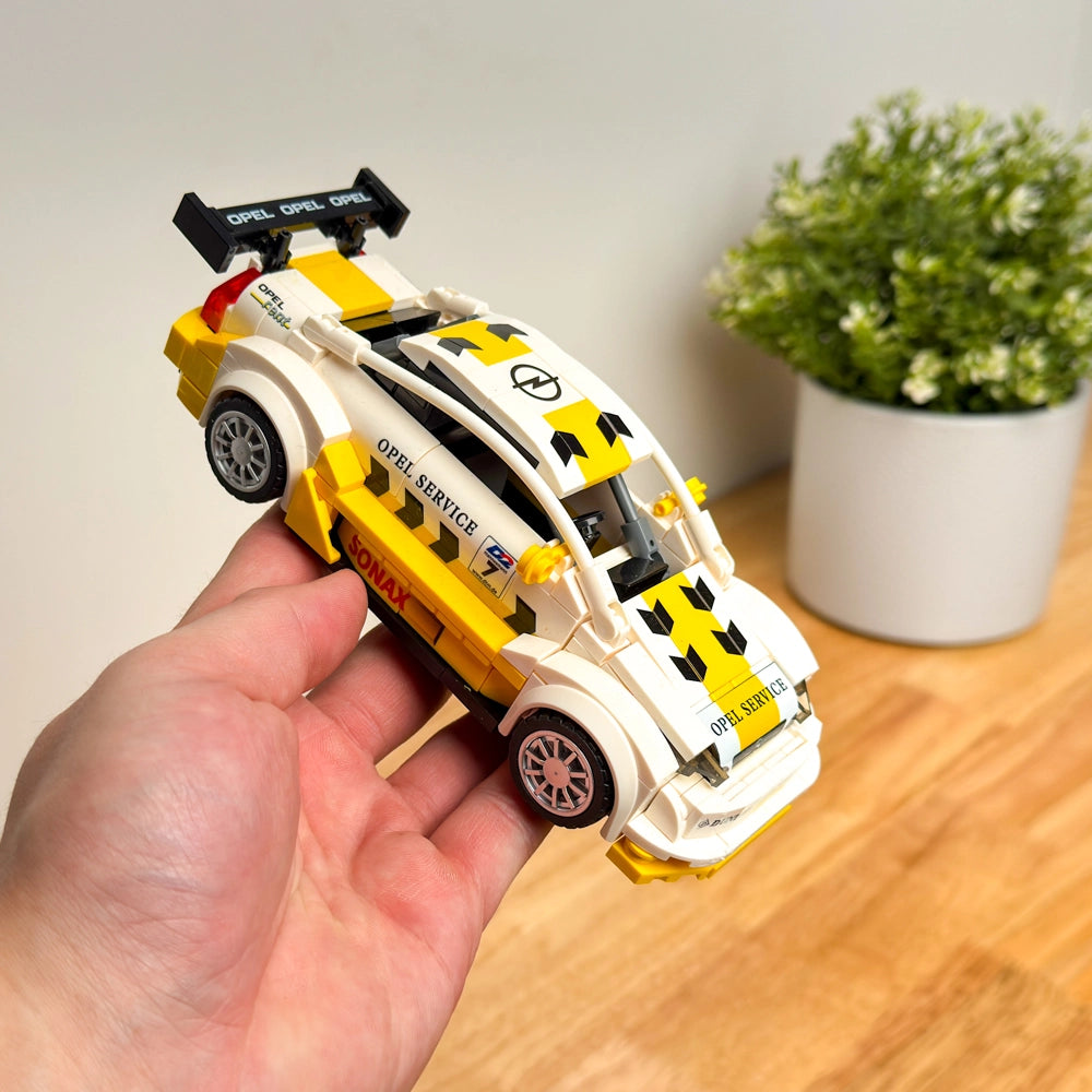 CaDA Opel Astra V8 Coupé 1:24 - Auto Bausatz | C55036W