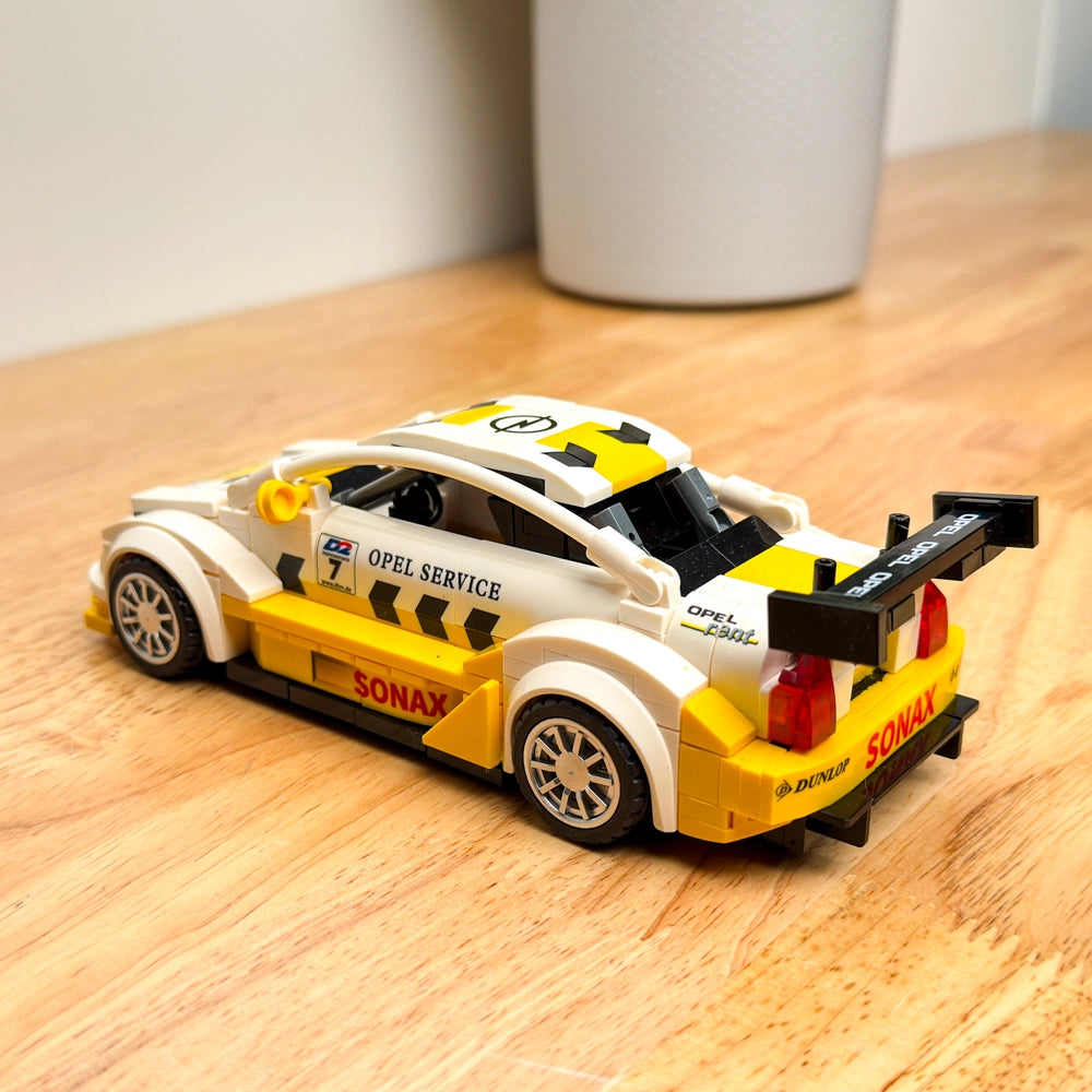 CaDA Opel Astra V8 Coupé 1:24 - Auto Bausatz | C55036W