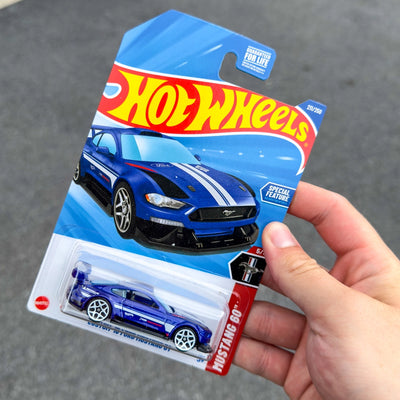 Hot Wheels Custom 18 Ford Mustang GT