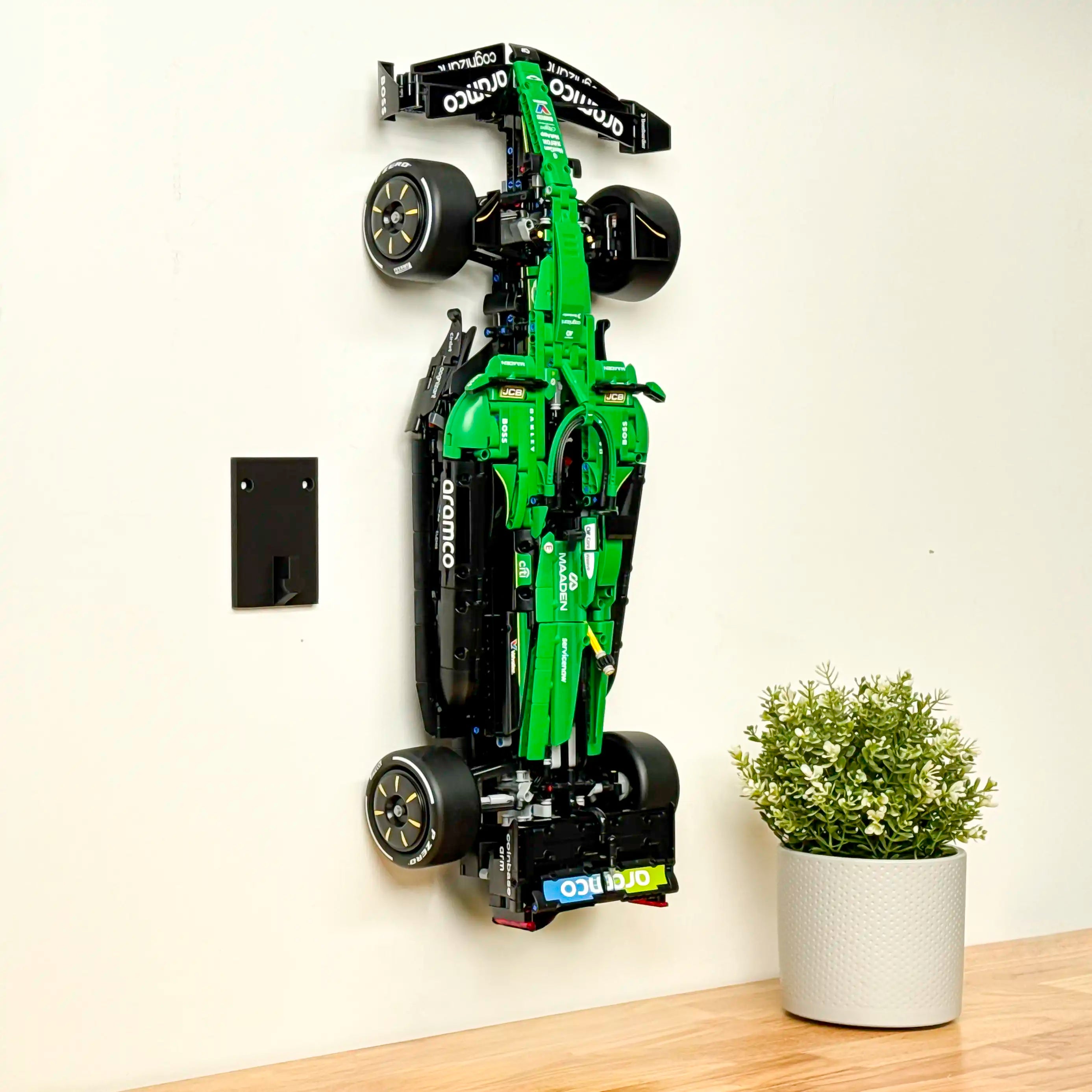 Muurbeugel voor LEGO Aston Martin Aramco AMR25 | 42240