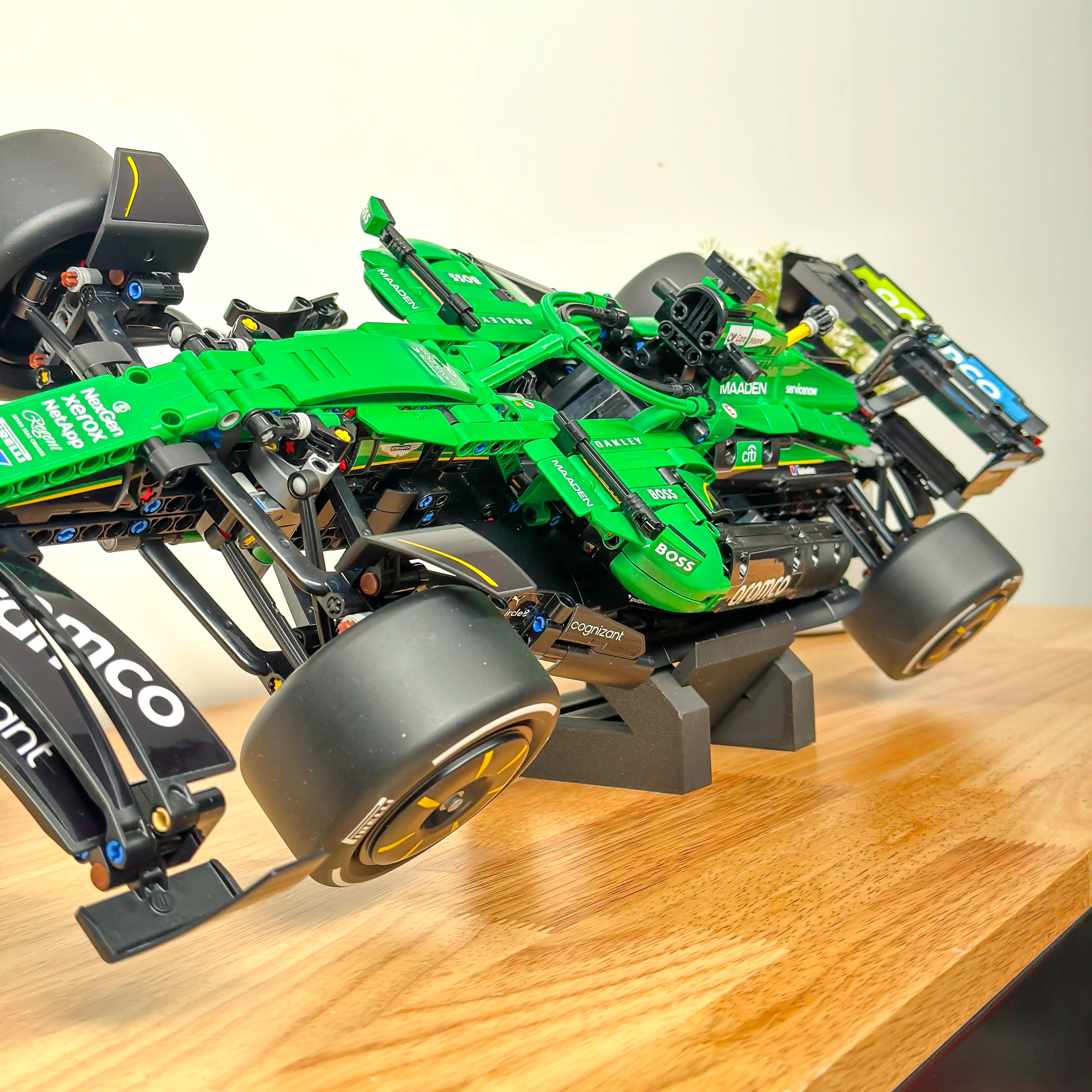 Standaard voor LEGO Aston Martin Aramco AMR25 | 42240