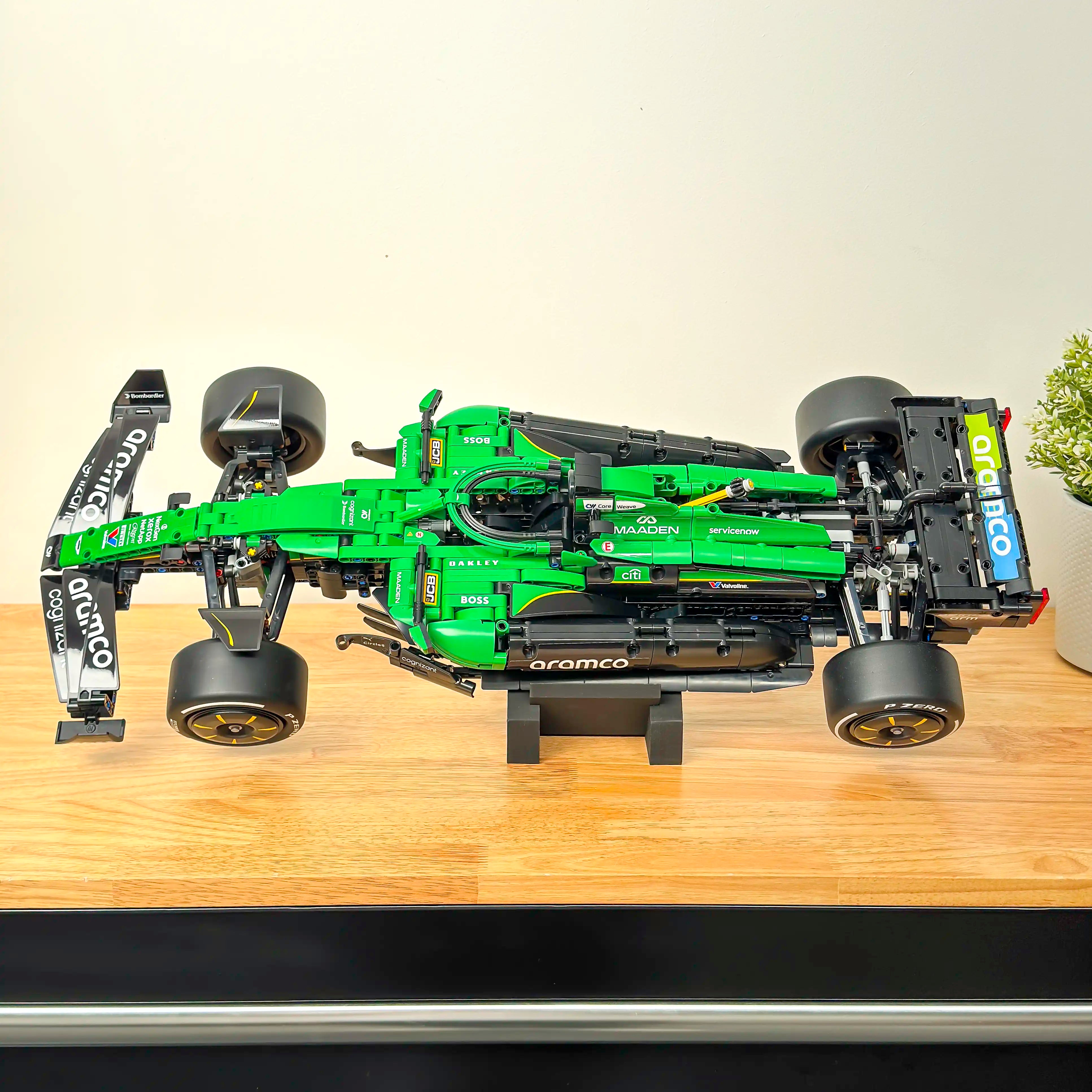 Standaard voor LEGO Aston Martin Aramco AMR25 | 42240